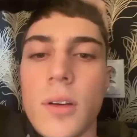 タチアナ・ナフカのインスタグラム：「Многие спрашивают, пойду ли я сегодня на митинг. Конечно, нет. Мы живём в стране, где существует свобода выбора и волеизъявления, поэтому такая ситуация и возможна. Но, если вы задумайтесь, то это не митинг, а скорее призыв к стихийным сборищам. Адекватные люди понимают, что это призыв к элементарным беспорядкам, как в Европе или США с битьем витрин, переворачиванием машин. Бьют, к сожалению, по самой незащищееной аудитории, по молодёжи, которая вообще не представляет, что такое жизнь и страна до В. В. Путина. Я стараюсь вообще не обсуждать политику, но в данном случае, у самой есть дочь такого возраста, на кого и рассчитан этот пиар.  #Repost @_m_simonyan_ ・・・ Про ролики 'против власти', которые распространяются сейчас в соцсетях. ⠀ Прошу прощения за мат, но тут из песни слов не выбросишь. Покажите это своим детям.」