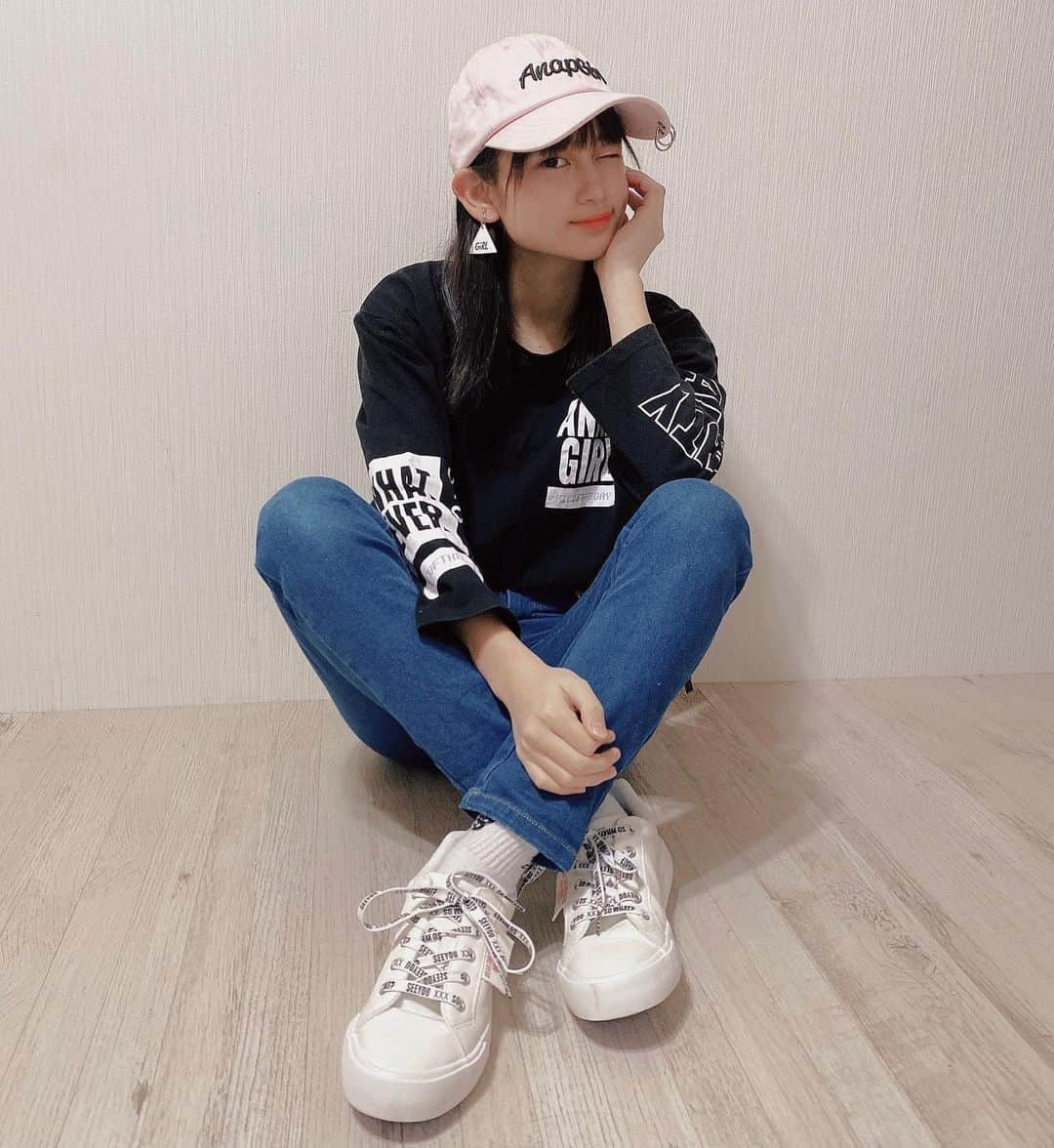 冨永真姫さんのインスタグラム写真 - (冨永真姫Instagram)「ANAP  GRIL❤︎  ANAPGRIL✖️SHOE PLAZA  @anapgirl_official  @shoeplaza.chiyoda   新作シューズ👟が出ました✨ マッキーが履いてるスニーカーは、 とても履きやすくて、靴の中や裏は パステルカラーで、とっても可愛いの ❤(｡☌ᴗ☌｡) 他にも新作のシューズが出ているので シュープラザ公式オンラインショップで チェックしてみてね( ¨̮ )✶  #anapgirl  #shoeplaza  #シュープラザ #靴流通センター  #新作 #スニーカー #anapgirlコーデ  #スニーカー女子 #オシャレコーデ  #jc1  #13歳  #スタマガフィール  #kawii #중학생 #세련된 #패션모델  #스포티」1月23日 15時20分 - t_maki1003