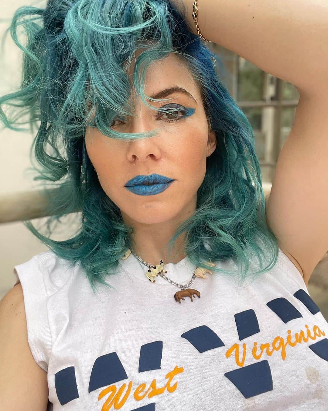 ウィットニー・カミングスのインスタグラム：「New Bumble pic?」