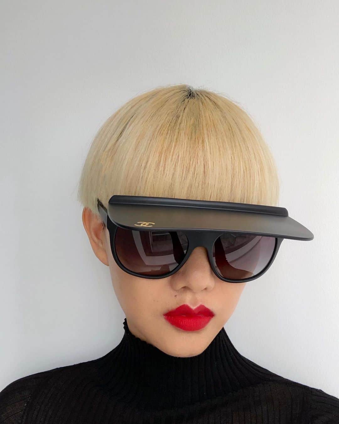 のインスタグラム：「💋🕶💯  @chanelofficial  #chanel」