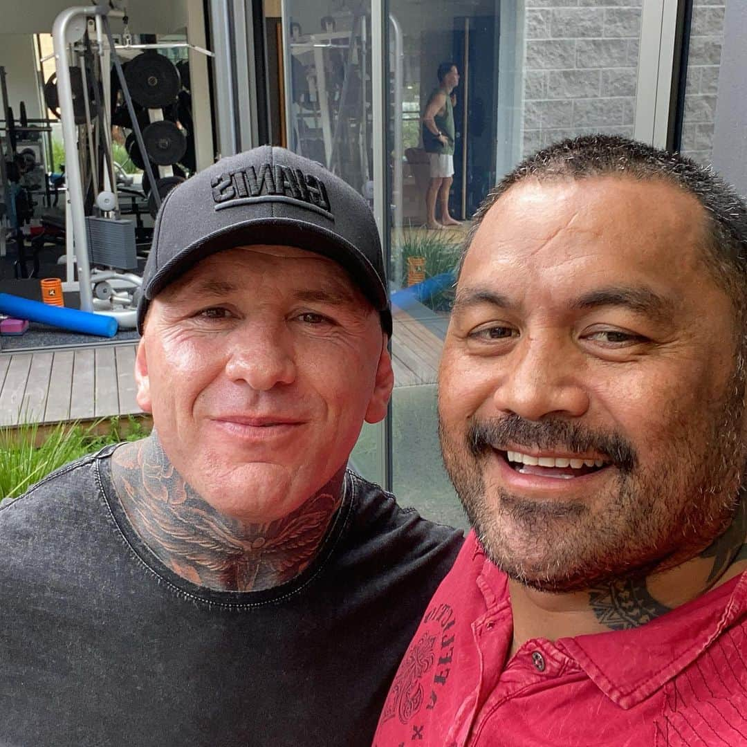 マーク・ハントのインスタグラム：「@joshmiller2871  and I @juggernautmarkhunt 🤙🤙🤙🤙」