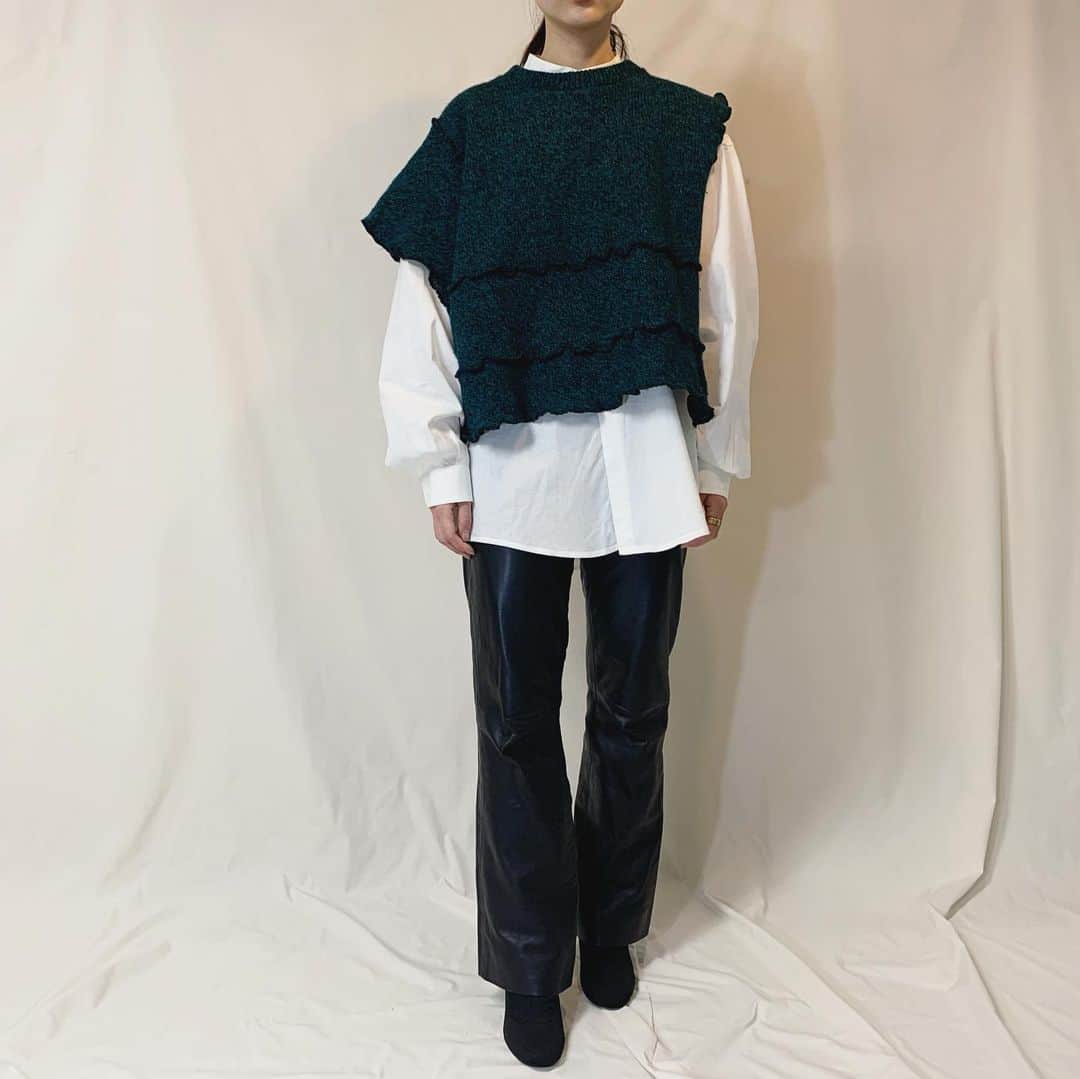 i nouさんのインスタグラム写真 - (i nouInstagram)「. SOLD.  stitch design asymmetry melange knit vest  片側サイドオープンのデザインで、振り切ったアシンメトリーがユニークなニットベストです。 #inou_vintageclothing」1月23日 15時34分 - inou_vintageclothing