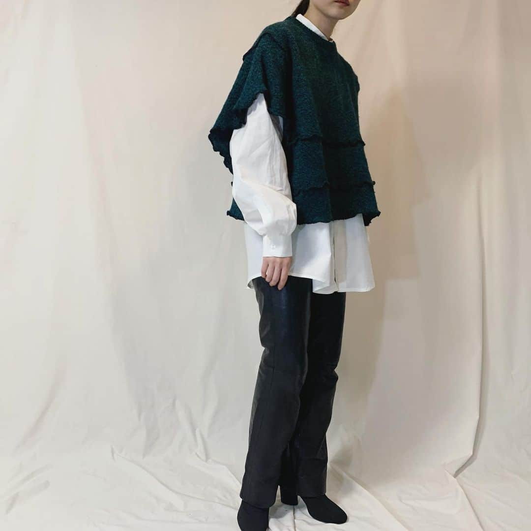 i nouさんのインスタグラム写真 - (i nouInstagram)「. SOLD.  stitch design asymmetry melange knit vest  片側サイドオープンのデザインで、振り切ったアシンメトリーがユニークなニットベストです。 #inou_vintageclothing」1月23日 15時34分 - inou_vintageclothing