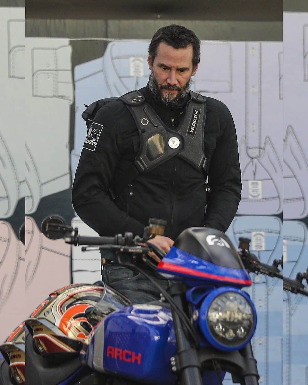 Just Jaredさんのインスタグラム写真 - (Just JaredInstagram)「Keanu Reeves shows off his silver tipped beard while getting ready for a motorcycle ride in LA #KeanuReeves Photos: Backgrid」1月23日 15時37分 - justjared