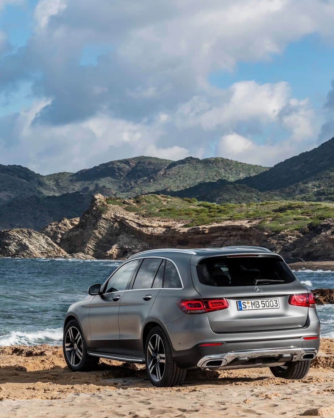 メルセデス・ベンツさんのインスタグラム写真 - (メルセデス・ベンツInstagram)「Distinctive appearance: The Mercedes-Benz GLC   #MercedesBenz #GLC #SUV」1月23日 16時00分 - mercedesbenz