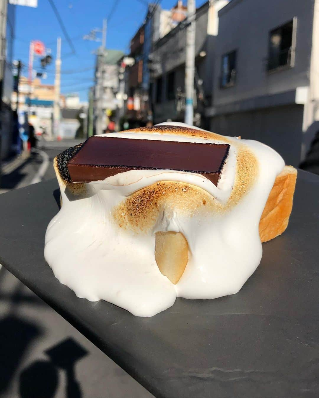 Coffee & Toast Tokyoさんのインスタグラム写真 - (Coffee & Toast TokyoInstagram)「チョコ マロクリームぱん！ 🍫🍫🍫🍫  チョコレートとマシュマロベースのクリームをのせて焼いたトーストのチョコマロぱん！  あまーいマシュマロクリームとほろ苦いチョコレートの組み合わせ、 甘いもの好きには、たまりませんでした😋😋😋  #トースト  #トーストアレンジ #食パンアレンジ  #食パン  #世田谷カフェ  #東京パン屋  #パンスタグラム  #吐司  #paingrillé  #torrada #toast  #toasttuesday  #tostadas  #東京カフェ  #三軒茶屋カフェ #カフェ  #photooftheday  #三軒茶屋  #food #chocolate #chocolatelover  #chocolatelab  #chocolatelovers  #チョコレート  #クリーミー  #マシュマロ  #チョコマシュマロ  #チョコレート好き  #creamy  #チョコレート研究所」1月23日 16時06分 - coffeetoast2