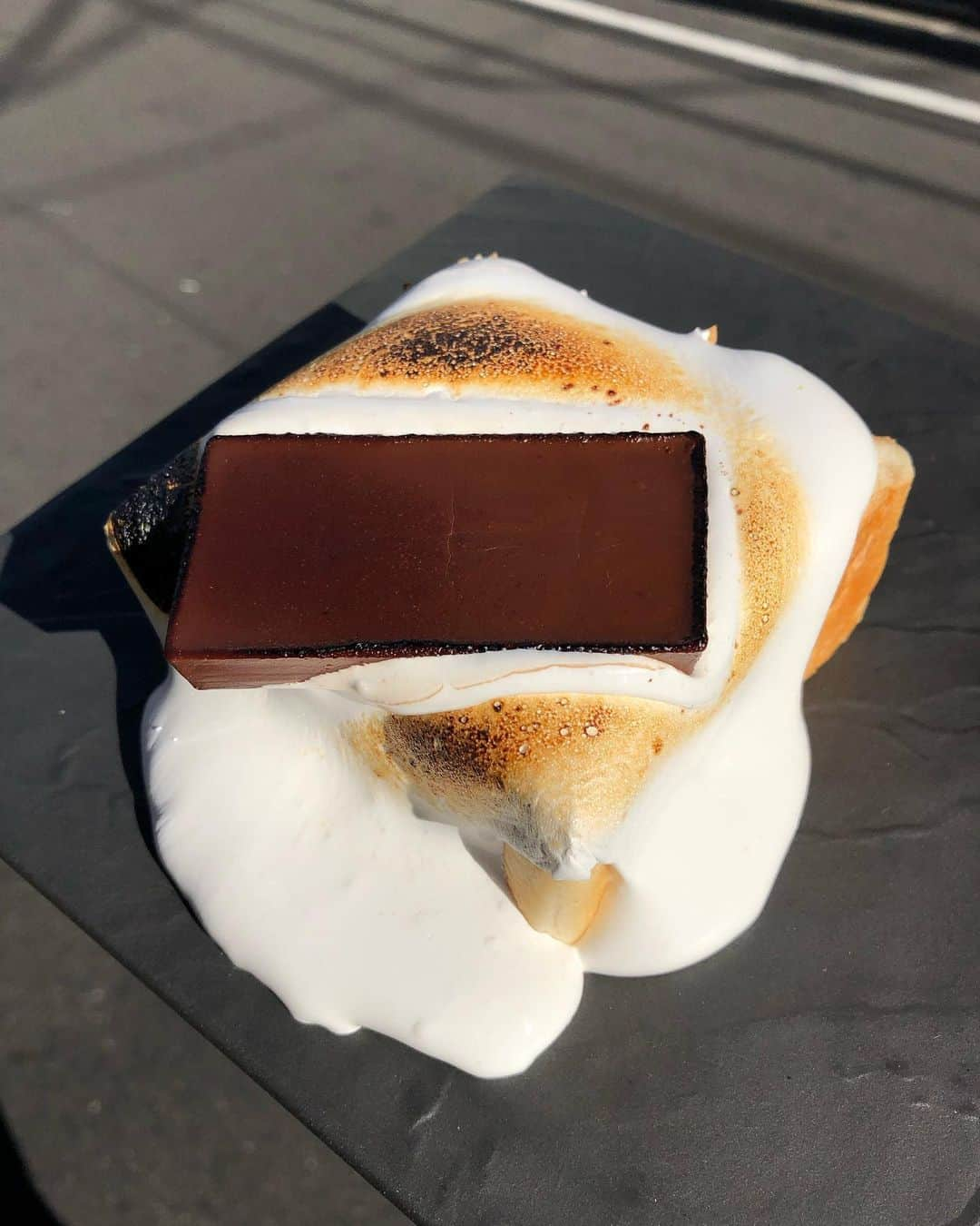 Coffee & Toast Tokyoさんのインスタグラム写真 - (Coffee & Toast TokyoInstagram)「チョコ マロクリームぱん！ 🍫🍫🍫🍫  チョコレートとマシュマロベースのクリームをのせて焼いたトーストのチョコマロぱん！  あまーいマシュマロクリームとほろ苦いチョコレートの組み合わせ、 甘いもの好きには、たまりませんでした😋😋😋  #トースト  #トーストアレンジ #食パンアレンジ  #食パン  #世田谷カフェ  #東京パン屋  #パンスタグラム  #吐司  #paingrillé  #torrada #toast  #toasttuesday  #tostadas  #東京カフェ  #三軒茶屋カフェ #カフェ  #photooftheday  #三軒茶屋  #food #chocolate #chocolatelover  #chocolatelab  #chocolatelovers  #チョコレート  #クリーミー  #マシュマロ  #チョコマシュマロ  #チョコレート好き  #creamy  #チョコレート研究所」1月23日 16時06分 - coffeetoast2