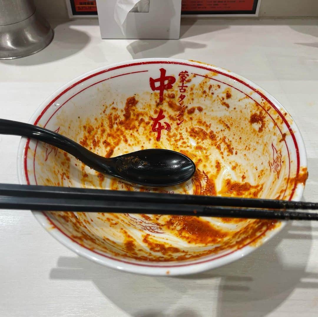 rasuさんのインスタグラム写真 - (rasuInstagram)「蒙古タンメン中本川崎店 北極やさいシャキシャキ10倍麺1/3  やっぱり最高なんだよなぁ… 何回食べても最高なんだよなぁ…… 旨辛って最高すぎて最高(語彙力)  あらためてインスタを見返すと 写真を撮る習慣もないしSNSも頻繁に出来る人じゃないので 過去投稿見るといわゆる麺スタグラムみたいになっててワロタ  #蒙古タンメン中本 #蒙古タンメン中本川崎店 #ラーメン #旨辛 #北極やさいシャキシャキ」1月23日 16時29分 - rashu_eat