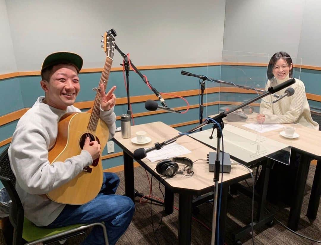 本仮屋ユイカさんのインスタグラム写真 - (本仮屋ユイカInstagram)「こんにちは😊 今日18:30からのTOKYO FM「三菱地所レジデンス Sparkle Life」は、先週に引き続き瑛人さんをお迎えします✨ 今日は、先日発売されたアルバム「すっからかん」の中の一曲を、生歌で披露してくださいます！🎸😍✨✨  ぜひお聴きください🥰」1月23日 16時29分 - yuika_motokariya_official