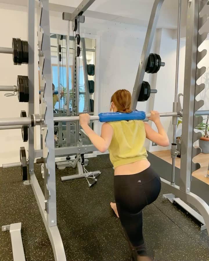 岩佐しおりのインスタグラム：「✔️🏋️‍♀️🏋️‍♀️ ・ こんにちは☀️ 最近ジムがたのしくて 週５くらいで通ってます🤟🏽💕 まだまだプニプニだし 筋肉ポンコツだけど 絶対NICE BODYになるぞ👙 バキバキの腹筋をお見せ出来るように 引き続きがんばります🤪🌈 ・ #トレーニング #トレーニング動画 #筋トレ #筋トレ女子 #ボディメイク #workoutgirl」