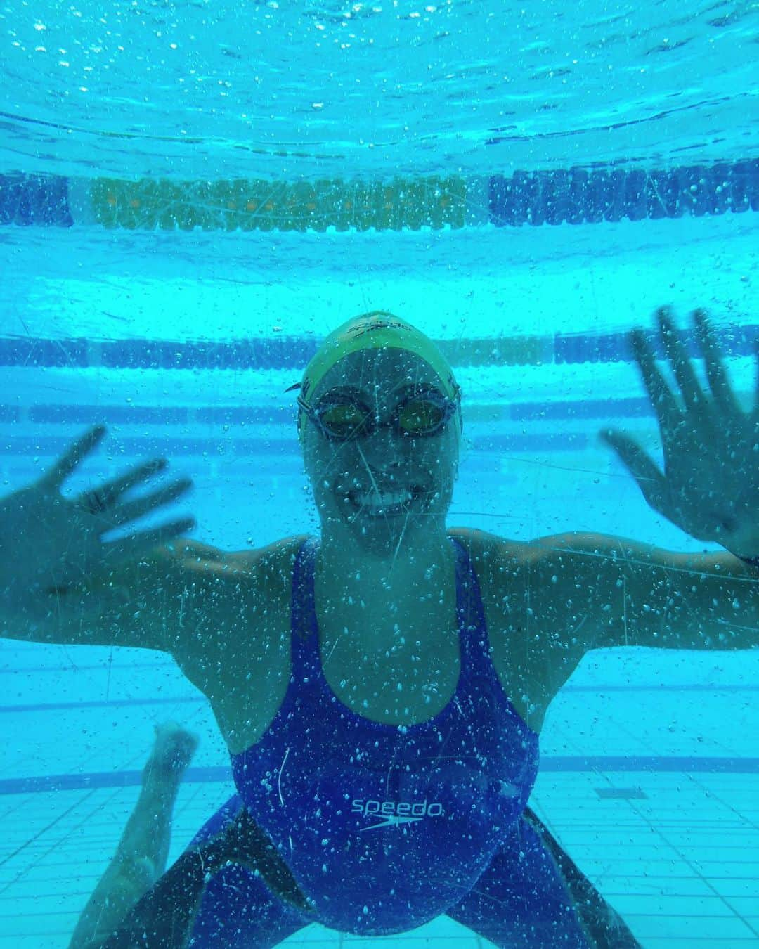 Sophie Pascoeさんのインスタグラム写真 - (Sophie PascoeInstagram)「Hello from my second home, under the water! 🤗  #inthetank」1月23日 16時47分 - sophpascoe1