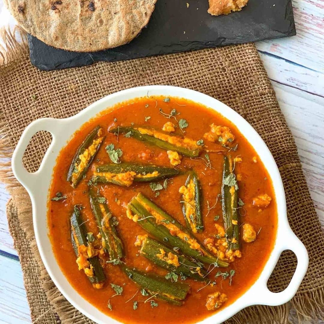 Archana's Kitchenさんのインスタグラム写真 - (Archana's KitchenInstagram)「Paneer Stuffed Bhindi In Ajwain Tomato Gravy Recipe is a delicious North Indian gravy recipe where masaledar paneer stuffed bhindis are dunked in a spicy ajwain flavoured gravy. This gravy goes well with phulkas and you can pack them for your lunch box as well. Get the recipe from the smart.bio link in my profile @archanaskitchen .」1月23日 16時48分 - archanaskitchen