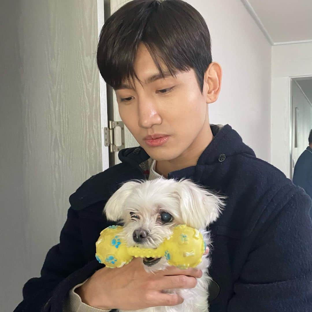 チャンミンさんのインスタグラム写真 - (チャンミンInstagram)「오랜만에 우리집 막내 망둥이랑❤️🐶」1月23日 16時57分 - changmin88