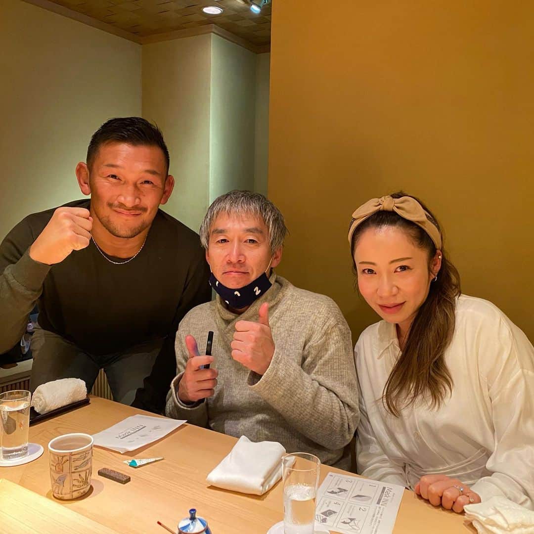 ストラッサー起一のインスタグラム：「今年から年間でサポートして頂ける事になった㈱錦興産さんの大西社長に夫婦で食事に誘って頂きました😊 昨日は色々と社長と話せて気持ちも高まりました✨ そして天星と言う天ぷら屋さんで食事したんですがメチャ美味しい😋 麻美が前からずっと行きたかったお店なので感動してました‼️ 大西社長、昨日は夫婦共々ありがとうございました✨ そして改めて年間でのサポートありがとうございます。 おす！  ㈱錦興産様 (私たちの不動産業はお客様のお悩み解決業)  http://www.nishikikousann.co.jp/sp/」