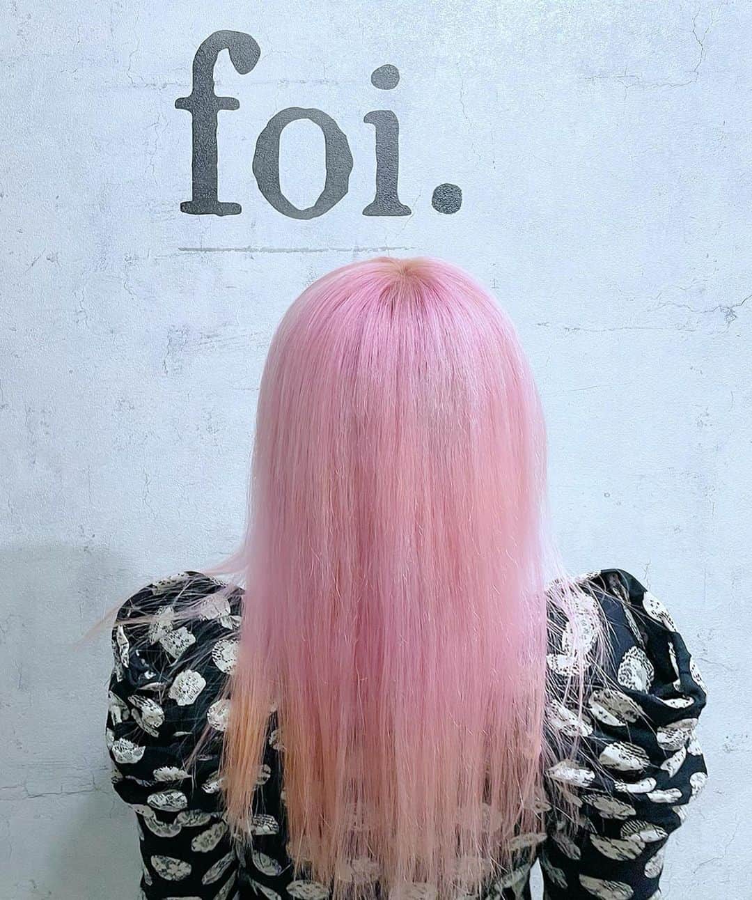miniさんのインスタグラム写真 - (miniInstagram)「🧠💓💜 NEW HaiR🧠💕 @ogamiksk   私の理想のペールカラーを作り上げる天才🧠 ありがとう🙏🏾💓💜  どこのサロンに行っても難しいペールカラーのイチゴミルクみたいなピンク🧠  ガミちゃんなら出来ますっっ✨✨ 今回も死ぬほど気に入ってる🧠💕💕  そして、産後ハゲなのか🤔ブリーチによる切れ毛なのか🤔アリエルに日々引きちぎられてるのか🤔…で生え際がヒヨコみたいになってたから、前髪久しぶりに作った🍄👩🏼  NEW HaiRお気に入り🧠💓💜 @ogamiksk ありがと🪅🗽  New HaiRにしたい人に自信を持ってオススメ🌟  #newhair #pinkhair #foi #unicornhair #ペールカラー #ペールピンク #ペールピンクヘア #ペールピンクカラー #ピンクヘア #ベビーピンクヘア #いちごみるくヘア #baby #親子コーデ #生後6ヶ月 #ユニコーンヘア」1月23日 17時33分 - mini.stagram