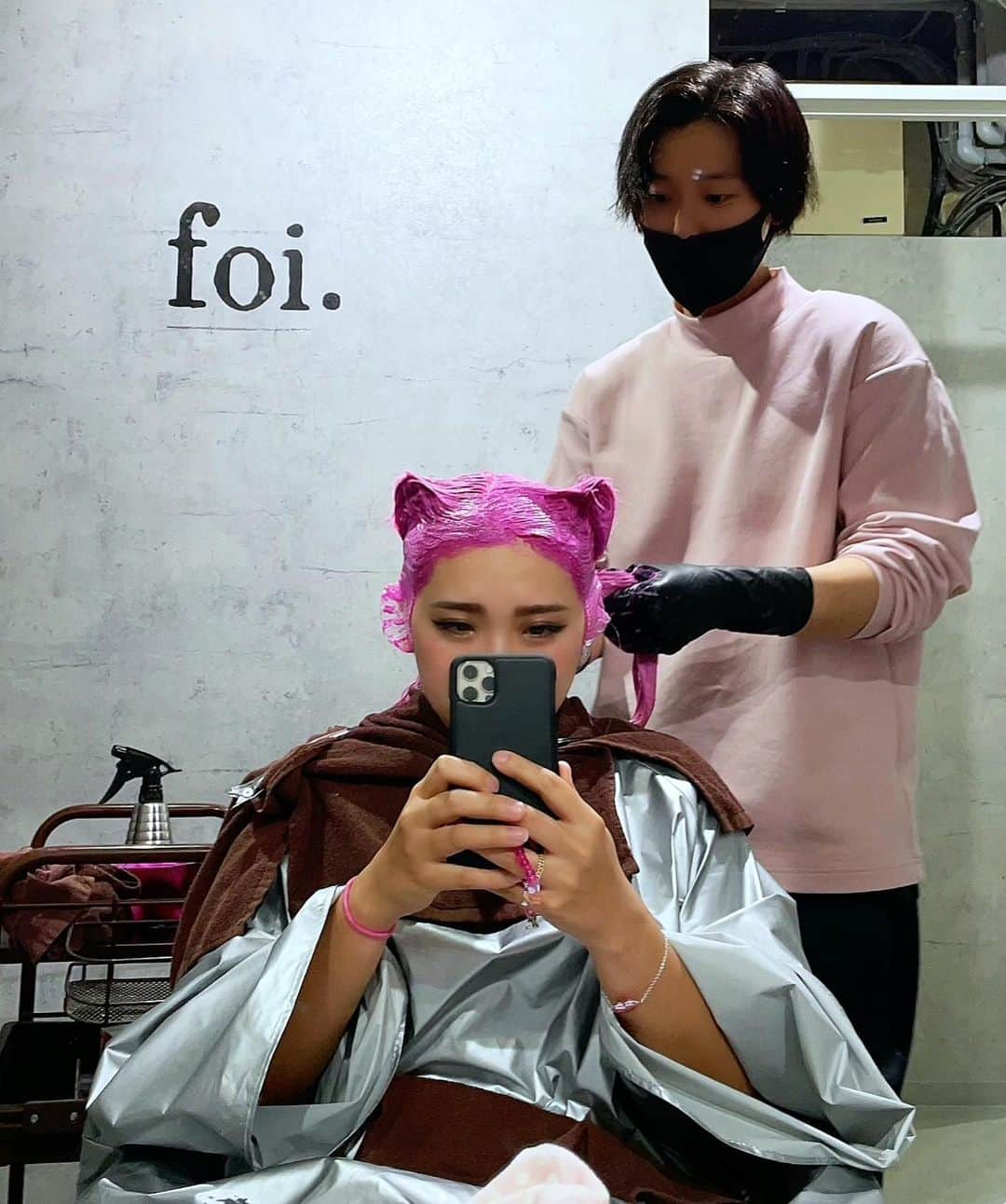 miniさんのインスタグラム写真 - (miniInstagram)「🧠💓💜 NEW HaiR🧠💕 @ogamiksk   私の理想のペールカラーを作り上げる天才🧠 ありがとう🙏🏾💓💜  どこのサロンに行っても難しいペールカラーのイチゴミルクみたいなピンク🧠  ガミちゃんなら出来ますっっ✨✨ 今回も死ぬほど気に入ってる🧠💕💕  そして、産後ハゲなのか🤔ブリーチによる切れ毛なのか🤔アリエルに日々引きちぎられてるのか🤔…で生え際がヒヨコみたいになってたから、前髪久しぶりに作った🍄👩🏼  NEW HaiRお気に入り🧠💓💜 @ogamiksk ありがと🪅🗽  New HaiRにしたい人に自信を持ってオススメ🌟  #newhair #pinkhair #foi #unicornhair #ペールカラー #ペールピンク #ペールピンクヘア #ペールピンクカラー #ピンクヘア #ベビーピンクヘア #いちごみるくヘア #baby #親子コーデ #生後6ヶ月 #ユニコーンヘア」1月23日 17時33分 - mini.stagram