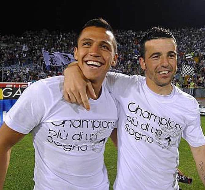アレクシス・サンチェスのインスタグラム：「È sempre bello tornare nella  mia prima casa qui in Italia 🇮🇹 @udinesecalcio ⚽️✨」