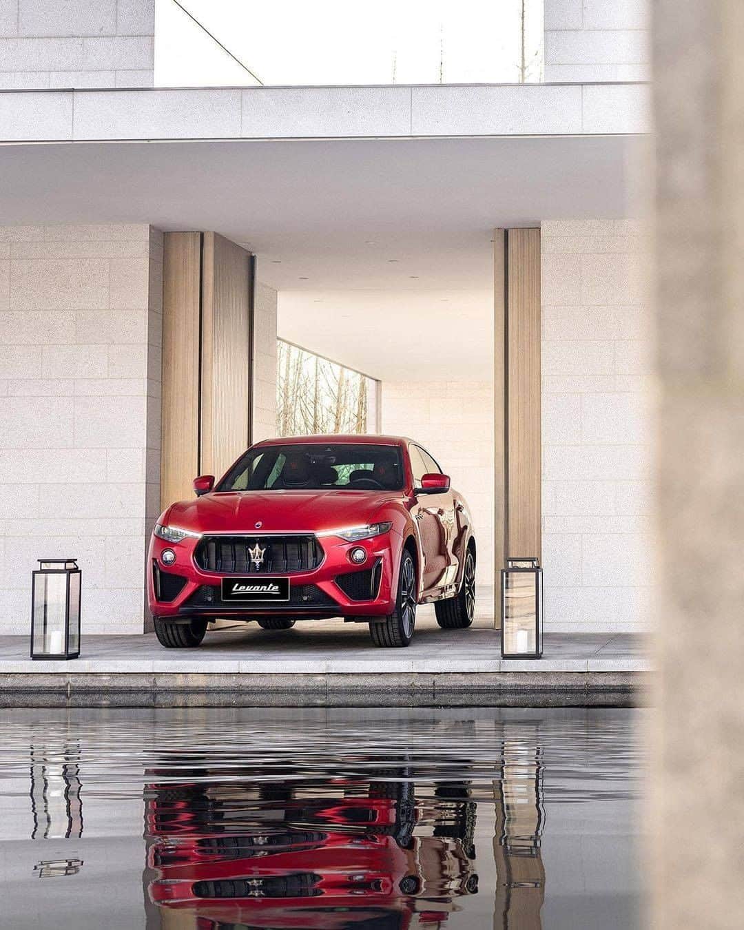 Maserati Japan | マセラティ ジャパンのインスタグラム：「そこに道がある限り。 あらゆるシチュエーションを問わない、強烈無比のパフォーマンス。レヴァンテ トロフェオは、至高のV8ツインターボエンジンが叶える、圧倒的な走りであなたを魅了します。  レヴァンテ トロフェオの詳細はこちら https://www.maserati.com/jp/ja/models/levante  #Maserati #マセラティ  #MaseratiJapan #マセラティジャパン #LevanteTrofeo #レヴァンテトロフェオ」