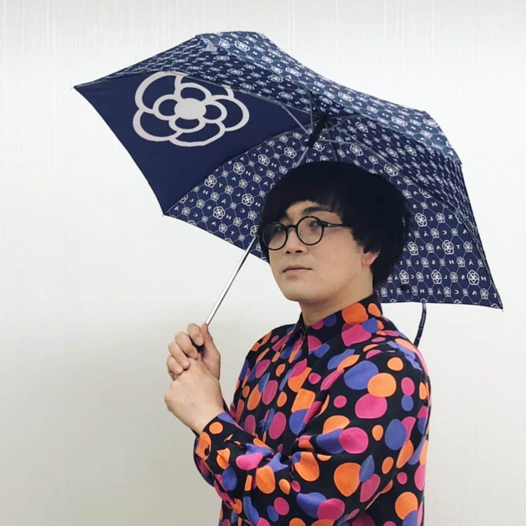 松原タニシさんのインスタグラム写真 - (松原タニシInstagram)「今日は雨。  昨年撮った傘の写真です。  #雨 #傘 #YUKI さんの #ハローグッバイ #PVを意識してます #今夜は #おちゅーん #見てください #松原タニシ」1月23日 18時06分 - tanishi_m
