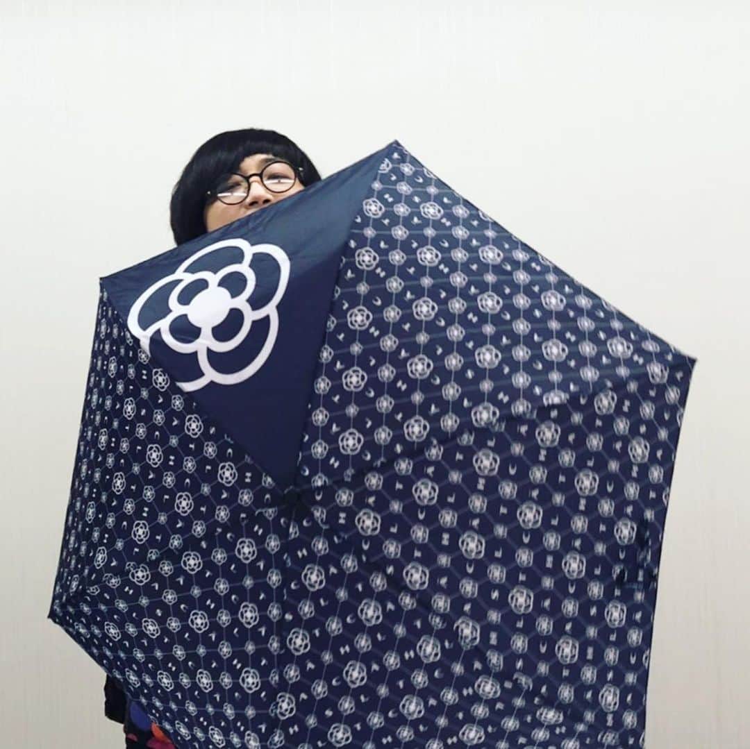 松原タニシさんのインスタグラム写真 - (松原タニシInstagram)「今日は雨。  昨年撮った傘の写真です。  #雨 #傘 #YUKI さんの #ハローグッバイ #PVを意識してます #今夜は #おちゅーん #見てください #松原タニシ」1月23日 18時06分 - tanishi_m