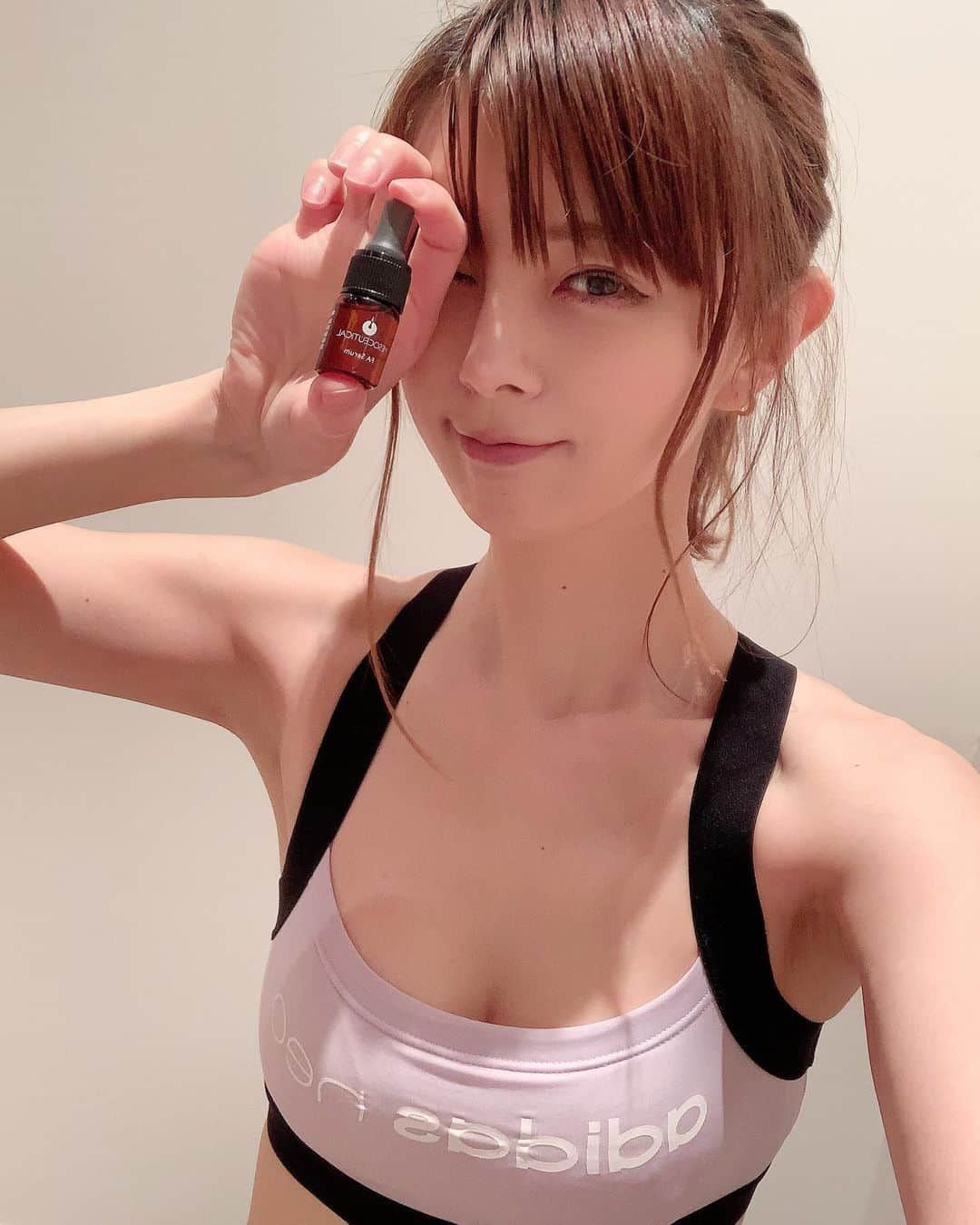 satomiさんのインスタグラム写真 - (satomiInstagram)「🏋️‍♀️(@expa_by_rizap)🏋️‍♀️ ・ 腹筋割ろう計画！！！ 最近自分に負けずにレッスン受けてます笑🥲 前は見てないところでサボってました。 ・ 汗かいて毛穴全開！シャワー浴びた後は （@mesoceutical)の日焼け止め美容液 使ってるよ💕 ・ おかげでお肌もちもち(〃▽〃)♡  『リツビ　日焼け止め美容液　肌深部』と検索してみてね🥲 ・ @toku.tamu #メソシューティカル #mesoceutical #トクタム #tokutam #エクスパ  #rizap #expa  #expa女子  #楽しすぎる筋トレ  #sponsored  #ジム女子  #トレーニング  #トレーニング女子  #ダイエット  #痩せたい  #ライザップ #トレーニングウェア  #スポーツ女子 #ボディメイク #モニター #fitness #エクスパ女子 #ライザップ女子 #rizap女子 #野球女子 #魅せボディ #筋トレ﻿ #女性専用ジム﻿﻿ #pr﻿ #結果にコミット」1月23日 18時08分 - saatoomii47