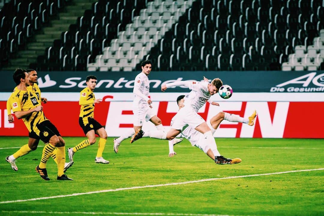 ニコ・エルヴェディさんのインスタグラム写真 - (ニコ・エルヴェディInstagram)「Big #win against a top team, happy to have contributed with a brace! 🙌🏻🐎  #fohlenelf #NE30」1月23日 18時11分 - nicoelvedi30