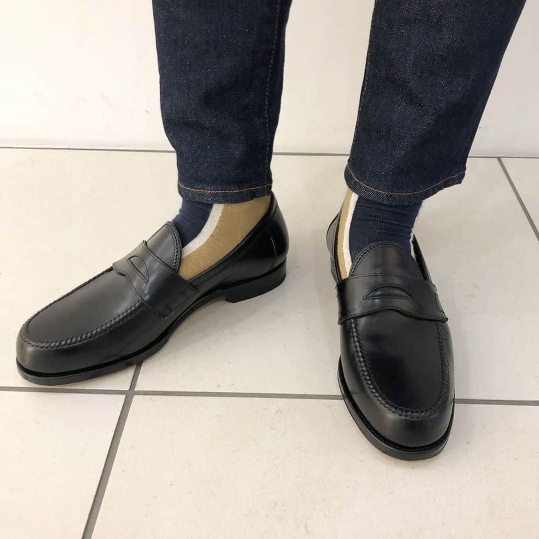 ROSSO MENさんのインスタグラム写真 - (ROSSO MENInstagram)「【F.LLI Giacometti】 "LOAFER" col : NERO size : 41、42 ¥95.000+TAX →40%OFF!  お取り扱い店舗﻿ ◾︎ROSSO ミント神戸店﻿ Tel : 050-2017-9117 ﻿  ※この商品は店舗通販可能です。 ※上記店舗のみでのお取り扱いにつき、値段、在庫等のお問い合わせにつきましても上記の店舗までお願い致します。﻿ ﻿ ﻿ #urbanresearchrossomen﻿ #rossomen﻿ #urbanresearch﻿ #flligiacometti  #urbanresearchrosso_kobe﻿」1月23日 18時14分 - urban_research_rosso_men