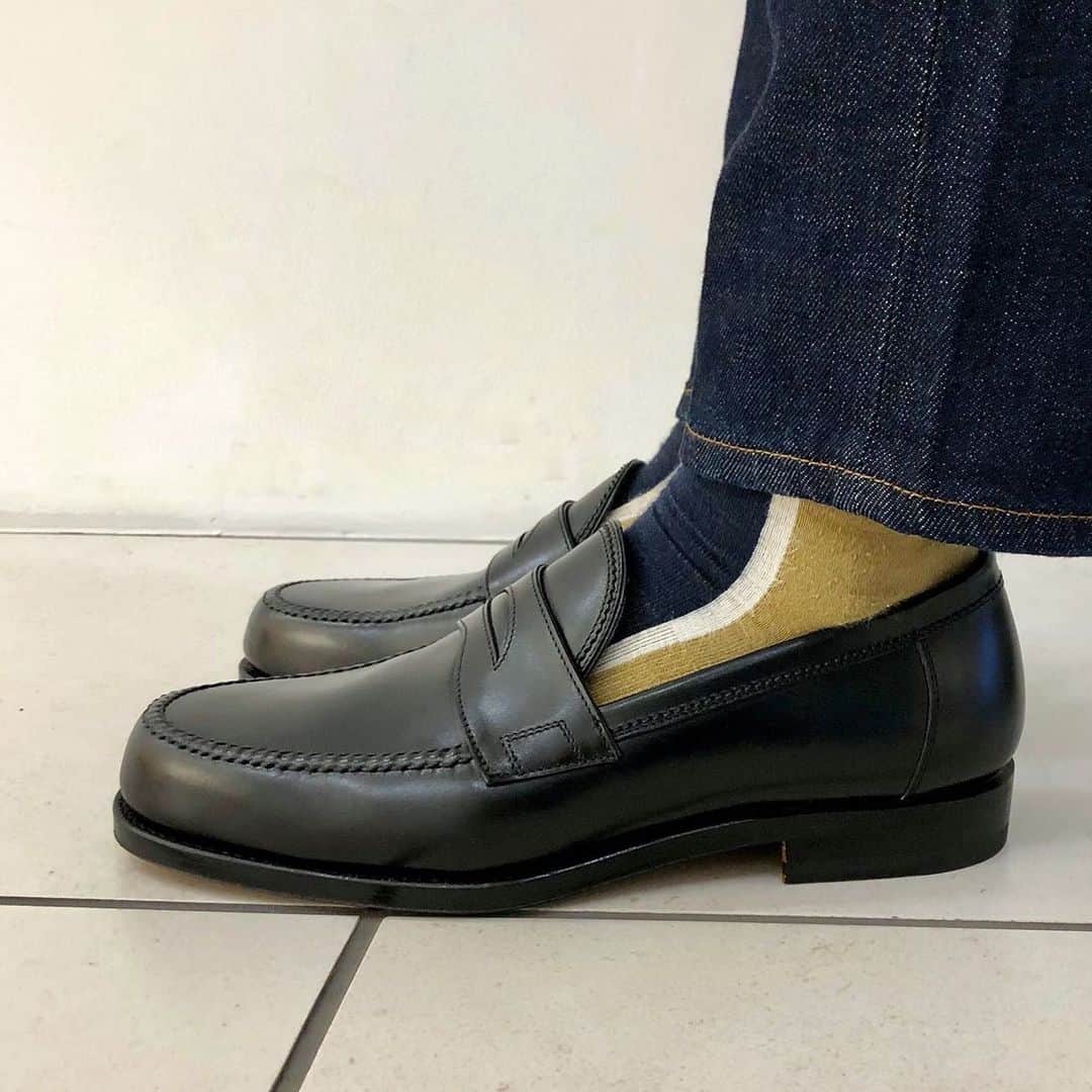 ROSSO MENさんのインスタグラム写真 - (ROSSO MENInstagram)「【F.LLI Giacometti】 "LOAFER" col : NERO size : 41、42 ¥95.000+TAX →40%OFF!  お取り扱い店舗﻿ ◾︎ROSSO ミント神戸店﻿ Tel : 050-2017-9117 ﻿  ※この商品は店舗通販可能です。 ※上記店舗のみでのお取り扱いにつき、値段、在庫等のお問い合わせにつきましても上記の店舗までお願い致します。﻿ ﻿ ﻿ #urbanresearchrossomen﻿ #rossomen﻿ #urbanresearch﻿ #flligiacometti  #urbanresearchrosso_kobe﻿」1月23日 18時14分 - urban_research_rosso_men