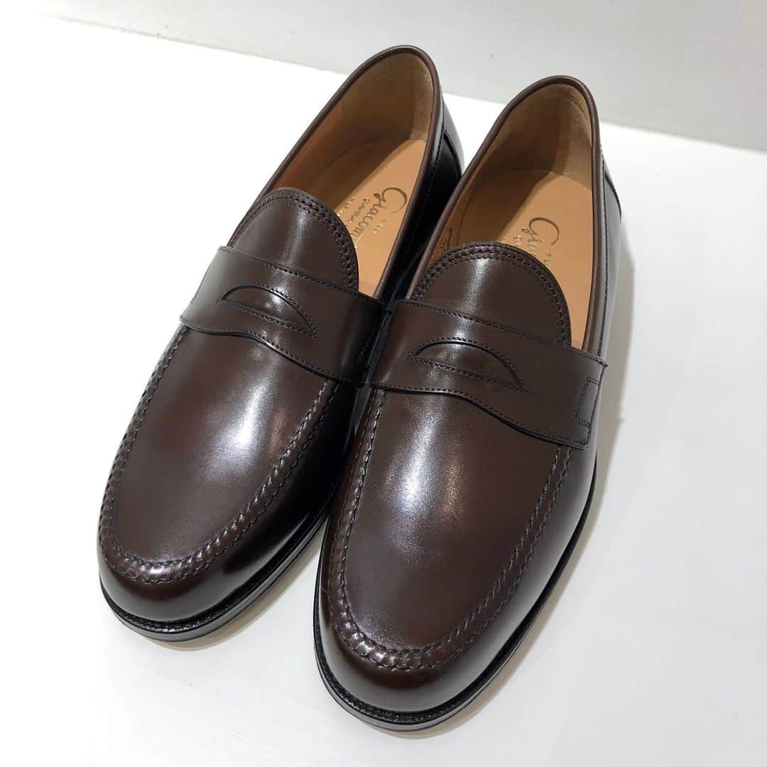 ROSSO MENさんのインスタグラム写真 - (ROSSO MENInstagram)「【F.LLI Giacometti】  "LOAFER" col : T.MORO size 41、41.5、42 ¥95.000+TAX →40%OFF!  お取り扱い店舗﻿ ◾︎ROSSO ミント神戸店﻿ Tel : 050-2017-9117 ﻿  ※この商品は店舗通販可能です。 ※上記店舗のみでのお取り扱いにつき、値段、在庫等のお問い合わせにつきましても上記の店舗までお願い致します。﻿ ﻿ ﻿ #urbanresearchrossomen﻿ #rossomen﻿ #urbanresearch﻿ #flligiacometti  #urbanresearchrosso_kobe﻿」1月23日 18時14分 - urban_research_rosso_men