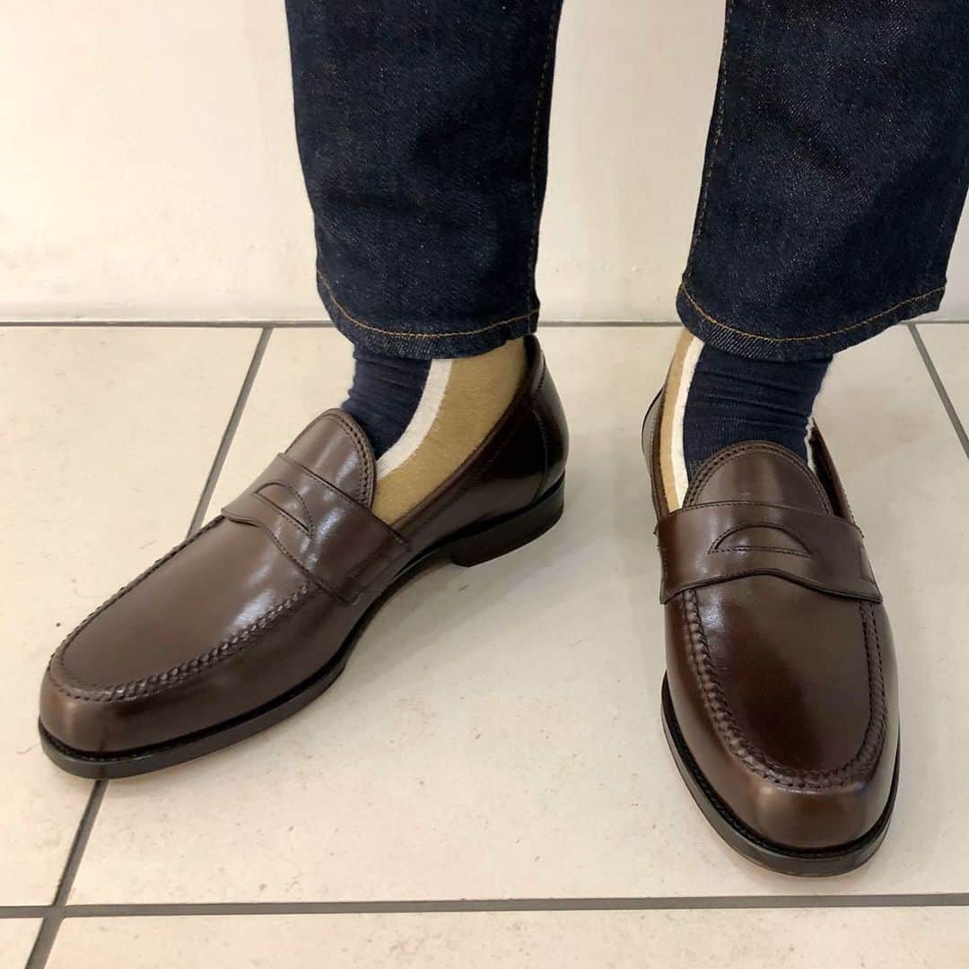 ROSSO MENさんのインスタグラム写真 - (ROSSO MENInstagram)「【F.LLI Giacometti】  "LOAFER" col : T.MORO size 41、41.5、42 ¥95.000+TAX →40%OFF!  お取り扱い店舗﻿ ◾︎ROSSO ミント神戸店﻿ Tel : 050-2017-9117 ﻿  ※この商品は店舗通販可能です。 ※上記店舗のみでのお取り扱いにつき、値段、在庫等のお問い合わせにつきましても上記の店舗までお願い致します。﻿ ﻿ ﻿ #urbanresearchrossomen﻿ #rossomen﻿ #urbanresearch﻿ #flligiacometti  #urbanresearchrosso_kobe﻿」1月23日 18時14分 - urban_research_rosso_men