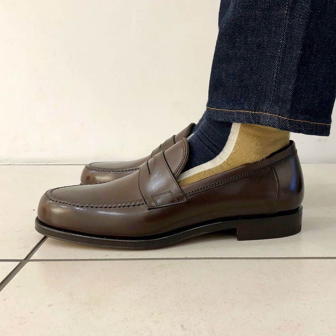 ROSSO MENさんのインスタグラム写真 - (ROSSO MENInstagram)「【F.LLI Giacometti】  "LOAFER" col : T.MORO size 41、41.5、42 ¥95.000+TAX →40%OFF!  お取り扱い店舗﻿ ◾︎ROSSO ミント神戸店﻿ Tel : 050-2017-9117 ﻿  ※この商品は店舗通販可能です。 ※上記店舗のみでのお取り扱いにつき、値段、在庫等のお問い合わせにつきましても上記の店舗までお願い致します。﻿ ﻿ ﻿ #urbanresearchrossomen﻿ #rossomen﻿ #urbanresearch﻿ #flligiacometti  #urbanresearchrosso_kobe﻿」1月23日 18時14分 - urban_research_rosso_men