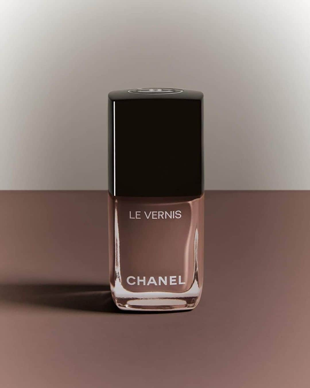 シャネルさんのインスタグラム写真 - (シャネルInstagram)「CHANEL® 505 Particulière  Discover more on @chanel.beauty  --- #CHANELBeauty #CHANELMakeup #LeVernis #Particuliere」1月23日 18時35分 - chanelofficial