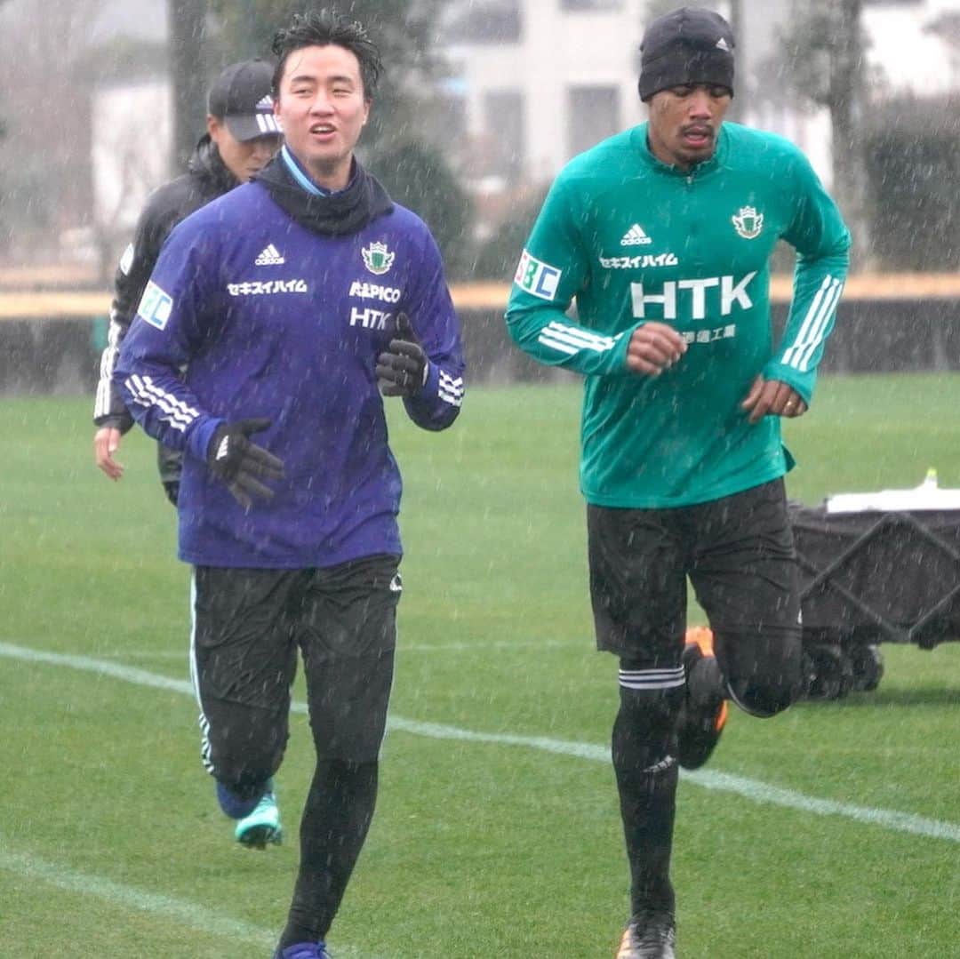 のインスタグラム：「ゴドンミン選手とルカオ選手がチームに合流しました！  #yamaga #松本山雅fc  #gohdongmin  #lucao」