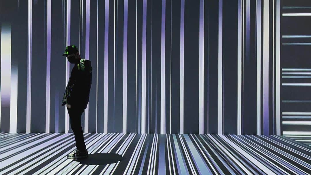 林俊傑さんのインスタグラム写真 - (林俊傑Instagram)「This is me traveling through parallel universes. 你喜歡看展覽嗎？可以來體驗一下 #聲音的建築展  在這裏，參與的藝術家們透過自己對於一首歌的感觸，把音樂「視覺化」，讓我們好像能看見音樂的模樣、觸碰到音樂。  #parallelcontinuum」1月23日 18時49分 - jjlin
