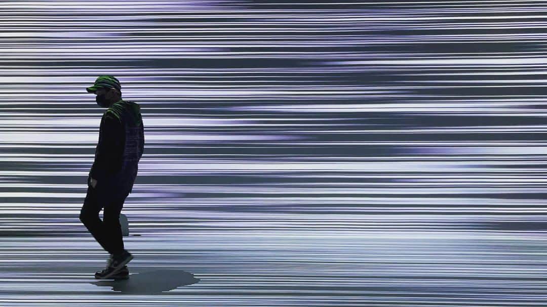 林俊傑のインスタグラム：「This is me traveling through parallel universes. 你喜歡看展覽嗎？可以來體驗一下 #聲音的建築展  在這裏，參與的藝術家們透過自己對於一首歌的感觸，把音樂「視覺化」，讓我們好像能看見音樂的模樣、觸碰到音樂。  #parallelcontinuum」