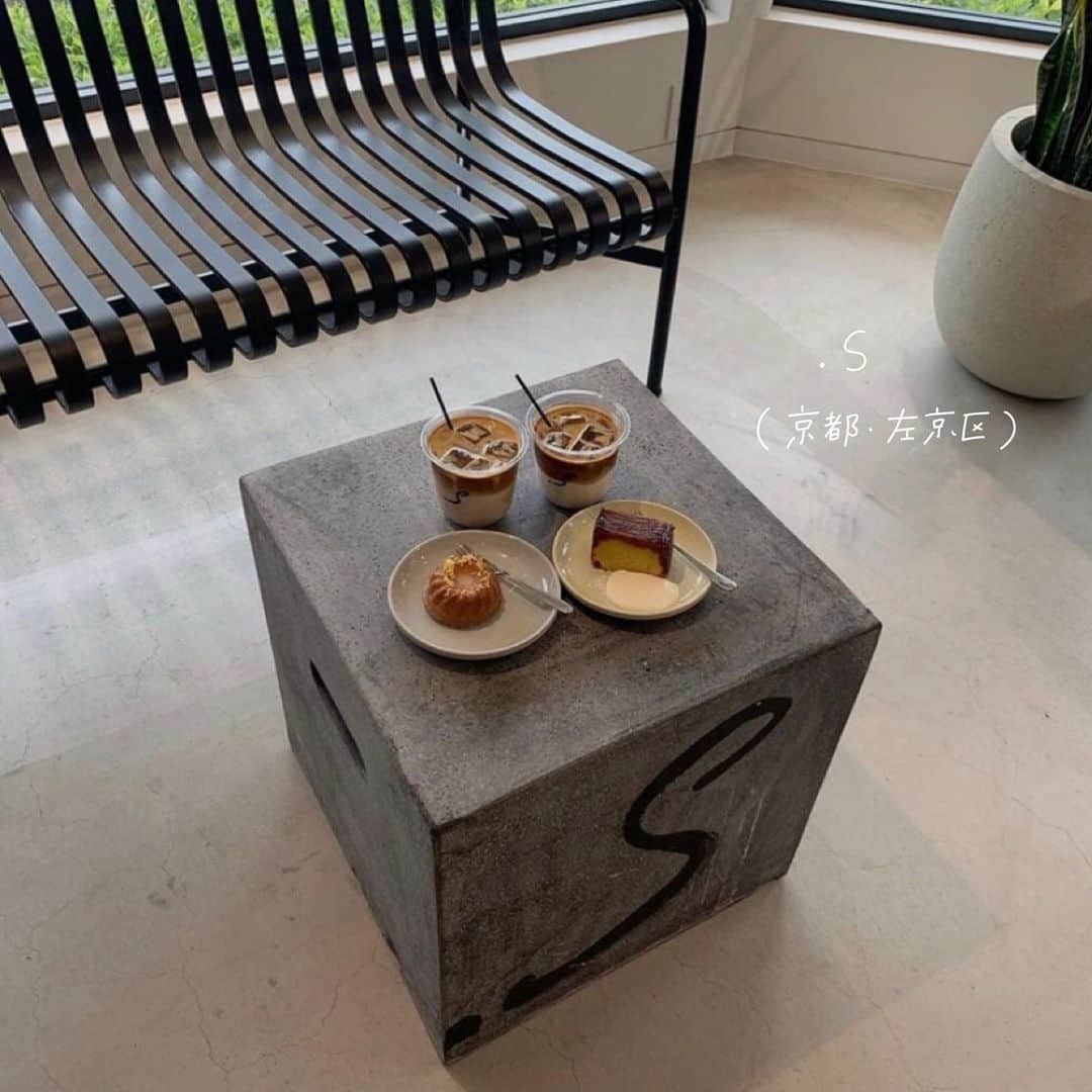 ハルハルさんのインスタグラム写真 - (ハルハルInstagram)「日本にもあった☕️韓国っぽカフェ8選🇰🇷  あんにょん！ ハルハル編集部のみみちゃんですꪔ̤̮ ♡  今回ご紹介するカフェはこちらです🍰🍴  ┈┈┈┈┈┈┈┈┈┈┈┈┈┈┈┈┈┈┈  📍1UNIT.（ @1unit ） 福岡県北九州市小倉北区浅野2-8-38 🚃小倉駅より徒歩4分 ⌚Instagramにて随時告知  ┈┈┈┈┈┈┈┈┈┈┈┈┈┈┈┈┈┈┈  📍.S （ @dot.s_coffee ） 京都府京都市左京区岡崎南御所町20−1  🚃東山駅より徒歩8分 ⌚9:00～18:00  ┈┈┈┈┈┈┈┈┈┈┈┈┈┈┈┈┈┈┈  📍Cafe Hush（ @cafe_hush ） 京都府京都市山科区竹鼻外田町8 エスポワール京都1F  🚃山科駅より徒歩7分 ⌚11:00～19:00 (L.O. 18:30)  ┈┈┈┈┈┈┈┈┈┈┈┈┈┈┈┈┈┈┈  📍MODEROBE（ @mode_robe_cafe ） 大阪府大阪市西区南堀江1-22-1  🚃西大橋駅より徒歩4分 ⌚11:00〜20:00  ┈┈┈┈┈┈┈┈┈┈┈┈┈┈┈┈┈┈┈  📍BOOKANDBEDTOKYO®︎（ @bookandbedtokyo ） 大阪府大阪市中央区東心斎橋1-19-11 ウナギダニスクエア 3F  🚃心斎橋駅より徒歩1分 ⌚11:00～20:00  ┈┈┈┈┈┈┈┈┈┈┈┈┈┈┈┈┈┈┈  📍D&DEPARTMENT TOKYO（ @d_d_tokyo ） 東京都世田谷区奥沢8-3-2   🚃九品仏より徒歩8分 ⌚12:00-19:00(L.O18:00)　水／木定休日  ┈┈┈┈┈┈┈┈┈┈┈┈┈┈┈┈┈┈┈  📍Cafe DODAM（ @dodam_cafe_ ） 大阪府大阪市西区南堀江1-22-18 ナイロンビル3F  🚃西大橋駅より徒歩2分 ⌚12:00～デザート売り切れまで  ┈┈┈┈┈┈┈┈┈┈┈┈┈┈┈┈┈┈┈  📍swimpondcoffee（ @swimpond_coffee ） 京都府京都市左京区浄土寺馬場町1-4  🚌浄土寺バス停より徒歩2分 ⌚8:00～17:00　月／火定休日  ※全て2021年1月現在の情報です。  ┈┈┈┈┈┈┈┈┈┈┈┈┈┈┈┈┈┈┈  気になるカフェはありましたか…？  ソーシャルディスタンス保ちながら カフェ巡りを楽しみたいですよね😌☁️  今は行けなくても、いつか行ける日のために たくさんのおしゃカフェ情報を保存しちゃいましょう♡  ┈┈┈┈┈┈┈┈┈┈┈┈┈┈┈┈┈┈  今回の可愛いお写真は、 以下の方からお借りしています♡ ‌ Thanks for… ‌  @amiii913 さま @fuk.13gram さま @97.shu_ さま @u__17g さま @ailoco37 さま @__nyachan95__ さま @osayu__cafe さま @mayuxox_0312 さま  #ハルスタ や #ハルハル をタグ付けしていただくと、 ハルハルの記事やInstagramに投稿させていただくために ハルハルからご連絡させていただく場合がございます  #하루스타 #하루하루 를 태그하시면 하루하루의 기사와 인스타그램에서 사용할 경우가 있습니다. 사용하기 전에 하루하루로부터 연락을 드리겠습니다.  ┈┈┈┈┈┈┈┈┈┈┈┈┈┈┈┈┈┈  #韓国 #韓国好きな人と繋がりたい #韓国好き #カフェ巡り #カフェスタグラム #韓国情報 #韓国っぽ#かぺすたぐらむ #カフェ巡り好きさんと繋がりたい #カフェ活 #おしゃれカフェ巡り #かふぇすたぐらむ #韓国カフェ #福岡カフェ #北九州カフェ #小倉カフェ #京都カフェ #左京区カフェ #山科区カフェ #大阪カフェ #堀江カフェ #心斎橋カフェ #東京カフェ #世田谷カフェ #韓国っぽカフェ」1月23日 18時48分 - haruharu_furyu