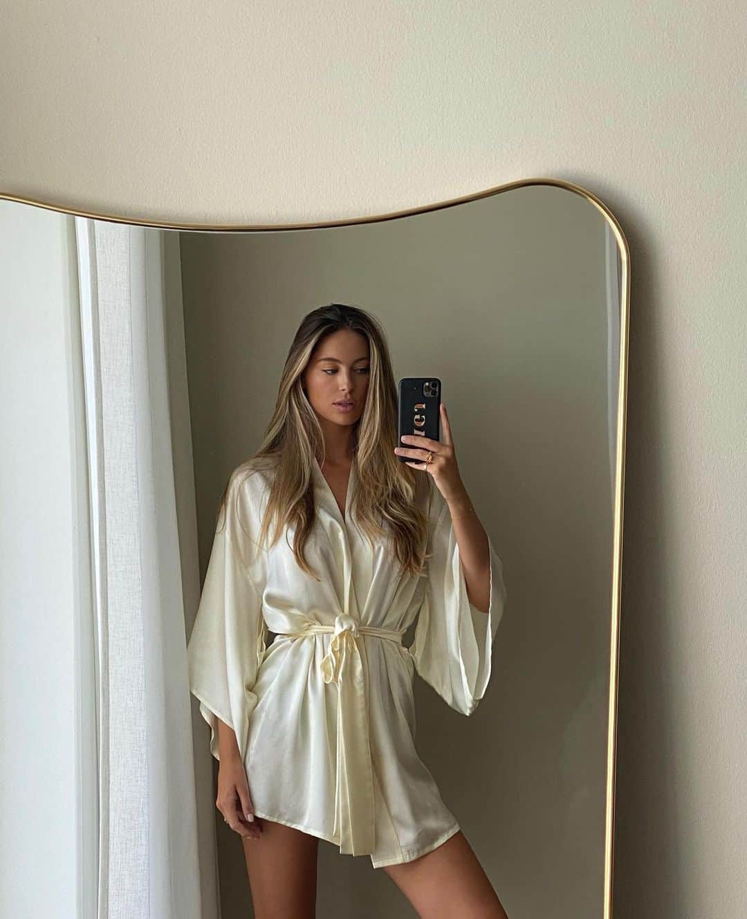 Mathilde Goehlerのインスタグラム：「Mornings 🫖☕️🤍」