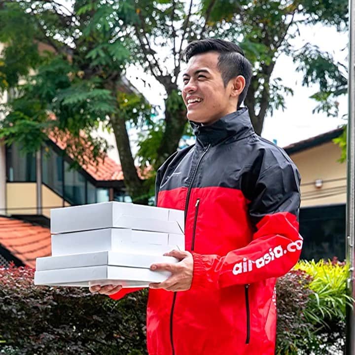 エアアジアのインスタグラム：「That’s right! You want it, you got it with our UNLIMITED FREE DELIVERY*!  Sky’s the limit in shopping on airasia.com or download airasia - The Asean Super App - when you do your purchases on SHOP, FRESH, & FOOD! #airasiaDelivers __________ *Promo is applicable in Klang Valley only. Launching in more cities soon. Stay tuned.」