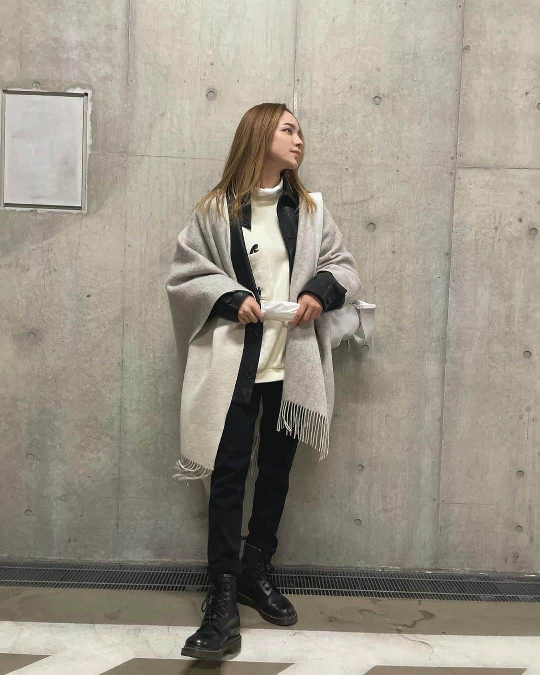 ステファニーのインスタグラム：「🐄🤍🖤 先日、モノトーンな日。」