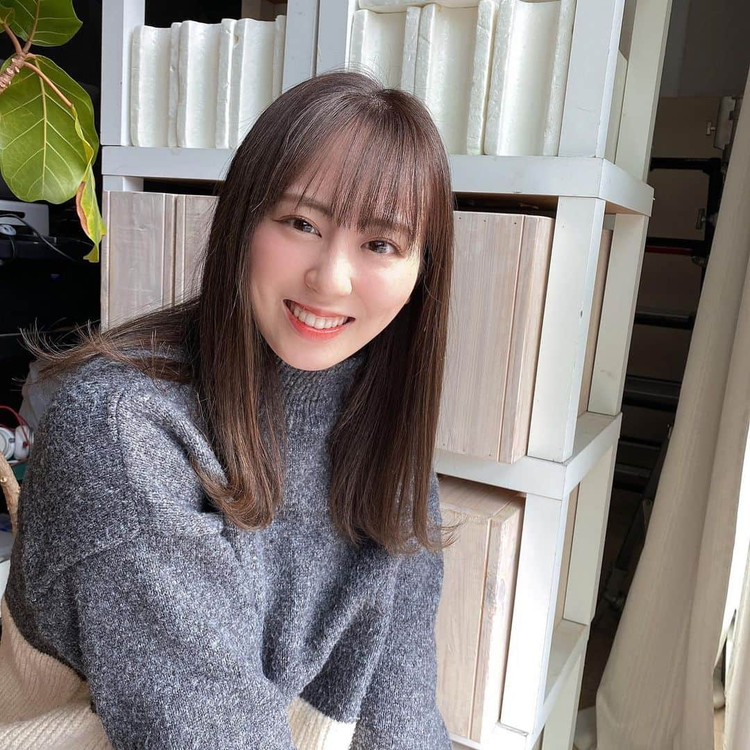 坂口理子さんのインスタグラム写真 - (坂口理子Instagram)「自然光って良いですよね🍃 この日はHKTで昔からお世話になってるカメラマンさんのスタジオで初めて撮影させていただきました📷 これを撮ってくれたのはおだちゃん♡(@odachan_official ) #自然光 #撮影 #劇団ノーミーツ #hkt48劇団始めます #劇はじ #ミュン密 #グッズ撮影 #した時の #オンライン演劇 #水色アルタイル #2月上演」1月23日 18時52分 - ricopi__hkt48