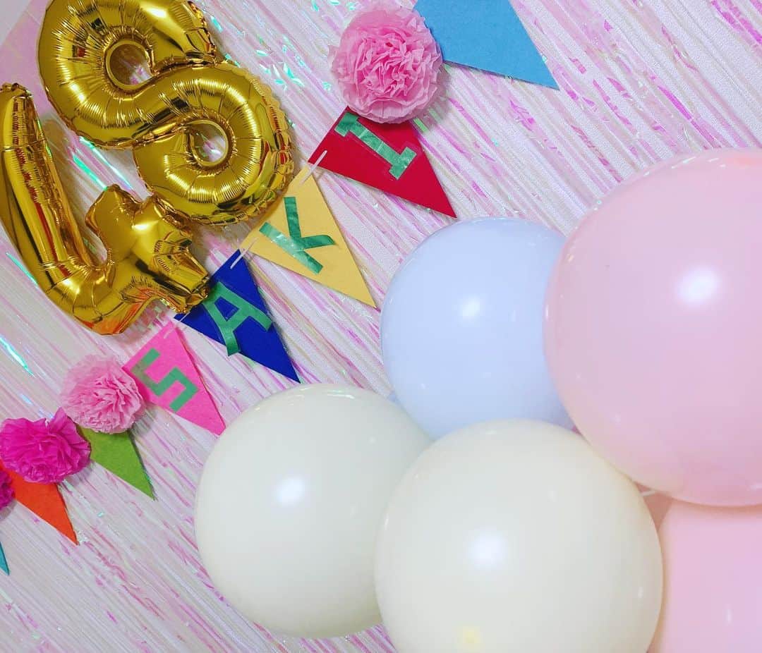 道枝咲さんのインスタグラム写真 - (道枝咲Instagram)「かわいくしたの🧚‍♀️💫 #飾り付け #akbおうちリクアワ #風船 #decoration #party #balloon  #풍선  #장식  #บอลลูน  #ปาร์ตี้」1月23日 18時54分 - michieda_saki