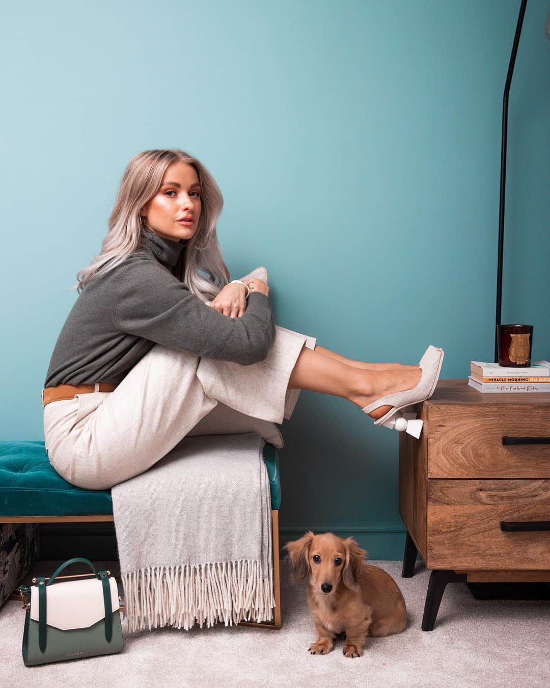 ビクトリアのインスタグラム：「Guard Dog ⭐️」