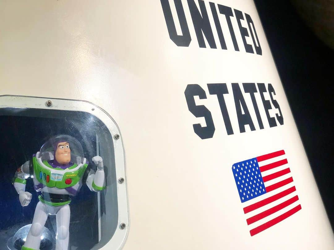 白渚すずさんのインスタグラム写真 - (白渚すずInstagram)「・ Buzz in the space shuttle!! ・ #toystory#buzzlightyear #buzz#spaceship #spaceshuttle #apollo #usa#america#boston #トイストーリー#バズ#バズライトイヤー#スペースシャトル#ロケット#アメリカ」1月23日 19時01分 - suzubell_44