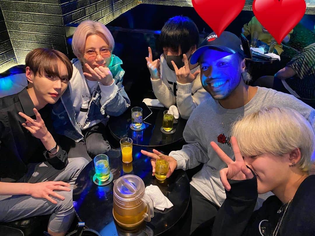 Richesのインスタグラム：「男飲み！！！みなさんいつもあざまるくんです🙏✨✨ ・ ・ #リチェス #パリピ #youtube #youtuber #金髪 #黒人 #ハーフ #番号教えて #ガンパリマジック #由比ヶ浜 #tバック #歌舞伎町 #新宿 #東京 #入間 #埼玉 #ガーナ #南魚沼 #新潟 #riches #tokyo #japan #ghana #hiphop #party #love #instagood #happy #followme #follow」