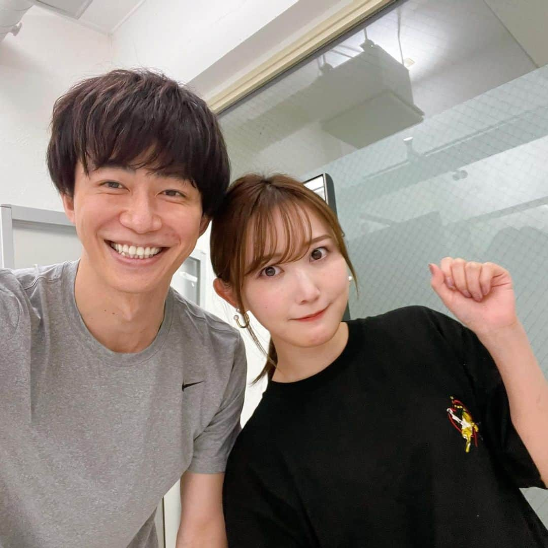 武田敏希さんのインスタグラム写真 - (武田敏希Instagram)「呼吸だけで-5cmウエスト細くなるよ☺️ 今日はありがとう☺️ @yui_kanno  #菅野結以   #肋骨締め #肋骨 #肋骨矯正  ＃呼吸＃リブフレア#横隔膜＃姿勢改善 #骨盤矯正 #骨盤矯正ストレッチ #骨盤底筋  #ストレッチ#ダイエットジム #くびれ作り」1月23日 19時04分 - _takedatoshiki_