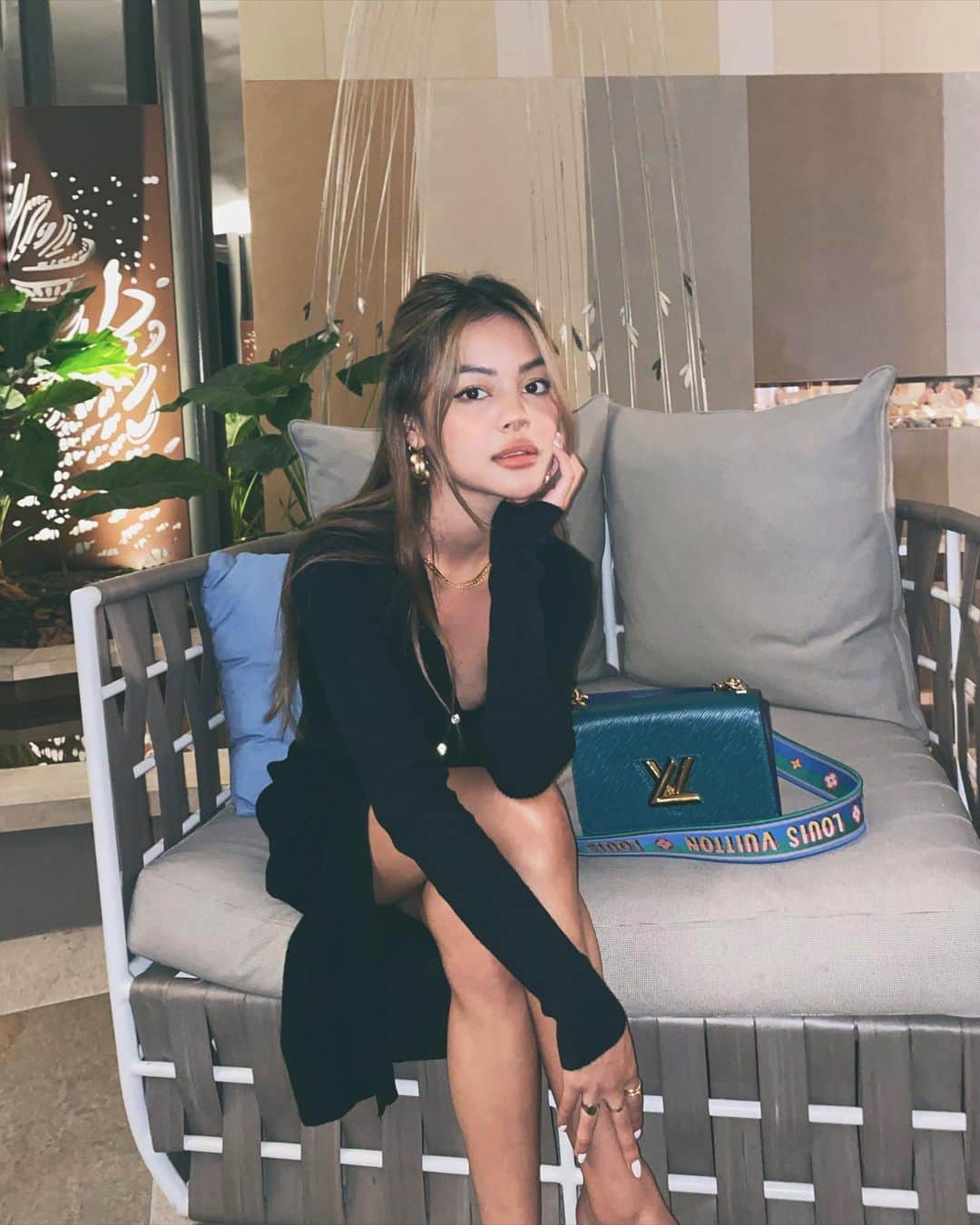 リリーマイマックのインスタグラム：「Saturday night 😋 @loversfriendsla @revolve」