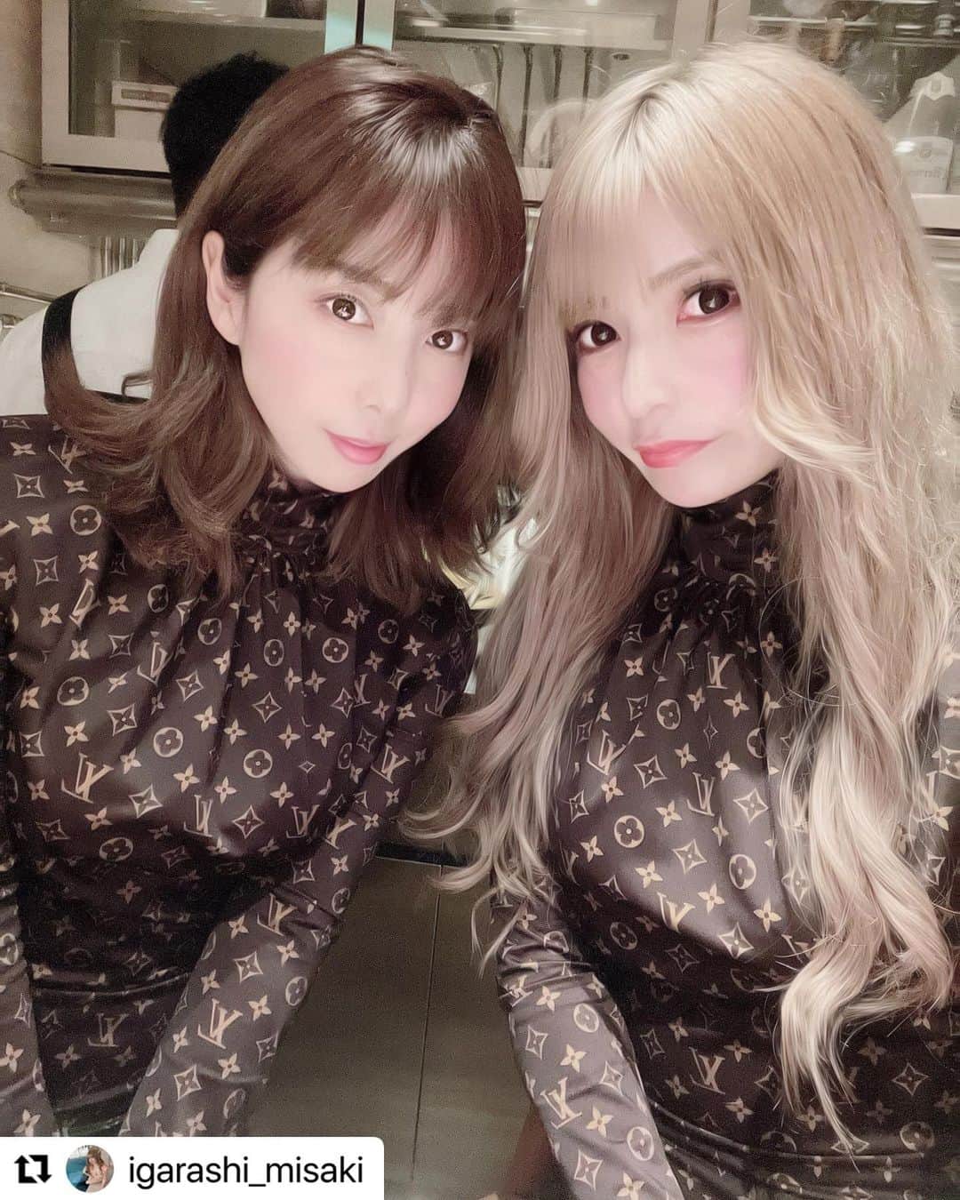 のインスタグラム：「@igarashi_misaki  ・・・ えんりけさんとスガラボデート💕 楽しすぎたー👩✨💕💕💕 第二段おそろコーデ💋💋💋💋 世界初ヴィトンコラボレストラン 最高でした！！！すがさんも 気さくな方で料理まで美味しすぎ❤︎  一番最後の写真は、 「やっぱノーマルカメラが 一番画質綺麗よね」ってことで ノーマルでとってみた🐶笑  えんりけさんプレゼントまで 本当に有難うございます！  ずっと尊敬してるし大好きです💕  @eri.ogawa1102  @yosuke_suga  #だいすき＃美味しい#ハッピー ＃楽しい#ご飯」