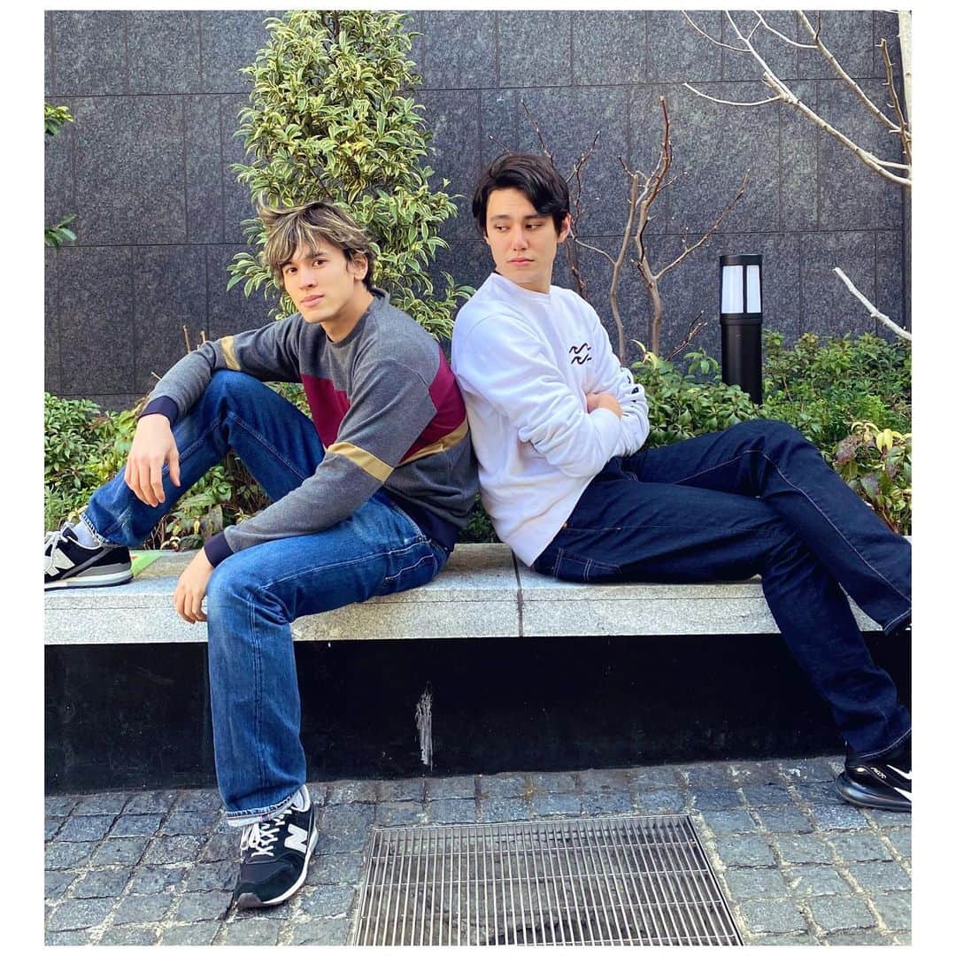 才川コージのインスタグラム：「明日は仮面ライダーセイバー  第19章　『炎と光、剣と剣。』  ワンダーワールドと繋がった人間どもをメギドに変えれられるようになった。  新しいメギドには期待だな！  そろそろ暴れ回りたいズオスちゃんでもあった。 #ズオス　#レジエル #仮面ライダーセイバー #仮面ライダー」