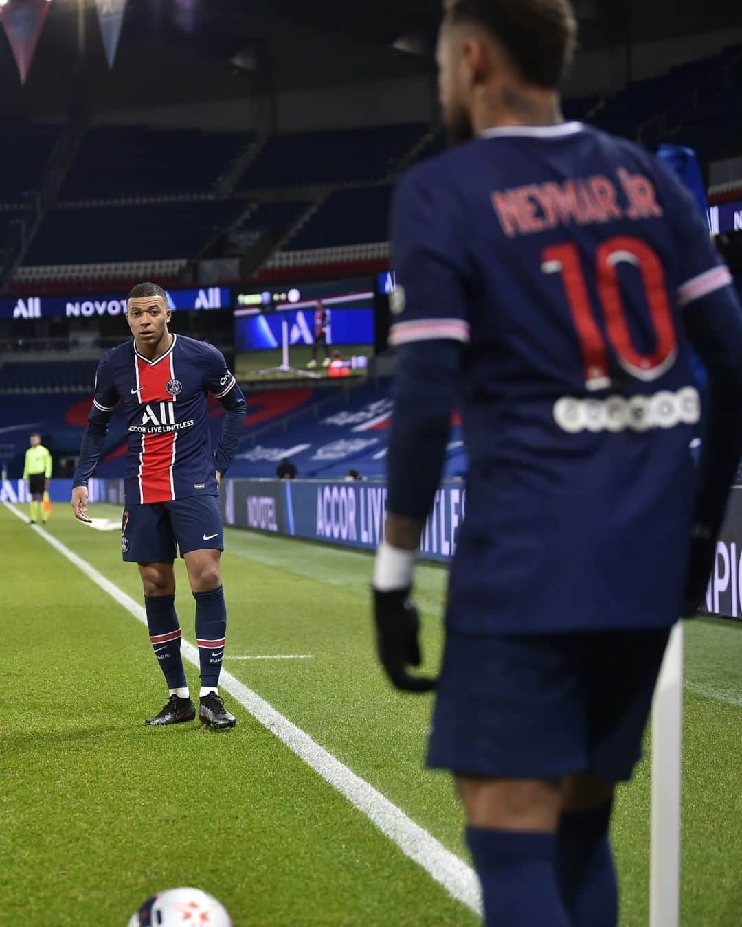 パリ・サンジェルマンFCさんのインスタグラム写真 - (パリ・サンジェルマンFCInstagram)「💬 @k.mbappe: "It's an honour to play with players of such quality. #PSG give us this opportunity to play with top players and we really enjoy playing together." #KylianMbappé : « C'est un honneur de jouer avec des joueurs de cette qualité. Le #ParisSaintGermain nous donne cette opportunité, de jouer avec des grands joueurs et on prend beaucoup de plaisir à jouer ensemble. » . #PSGMHSC #Paris #Football #Montpellier #Ligue1 #France #Mbappé #ParcDesPrinces #AllezParis #ICICESTPARIS #WeAreParis」1月23日 19時11分 - psg