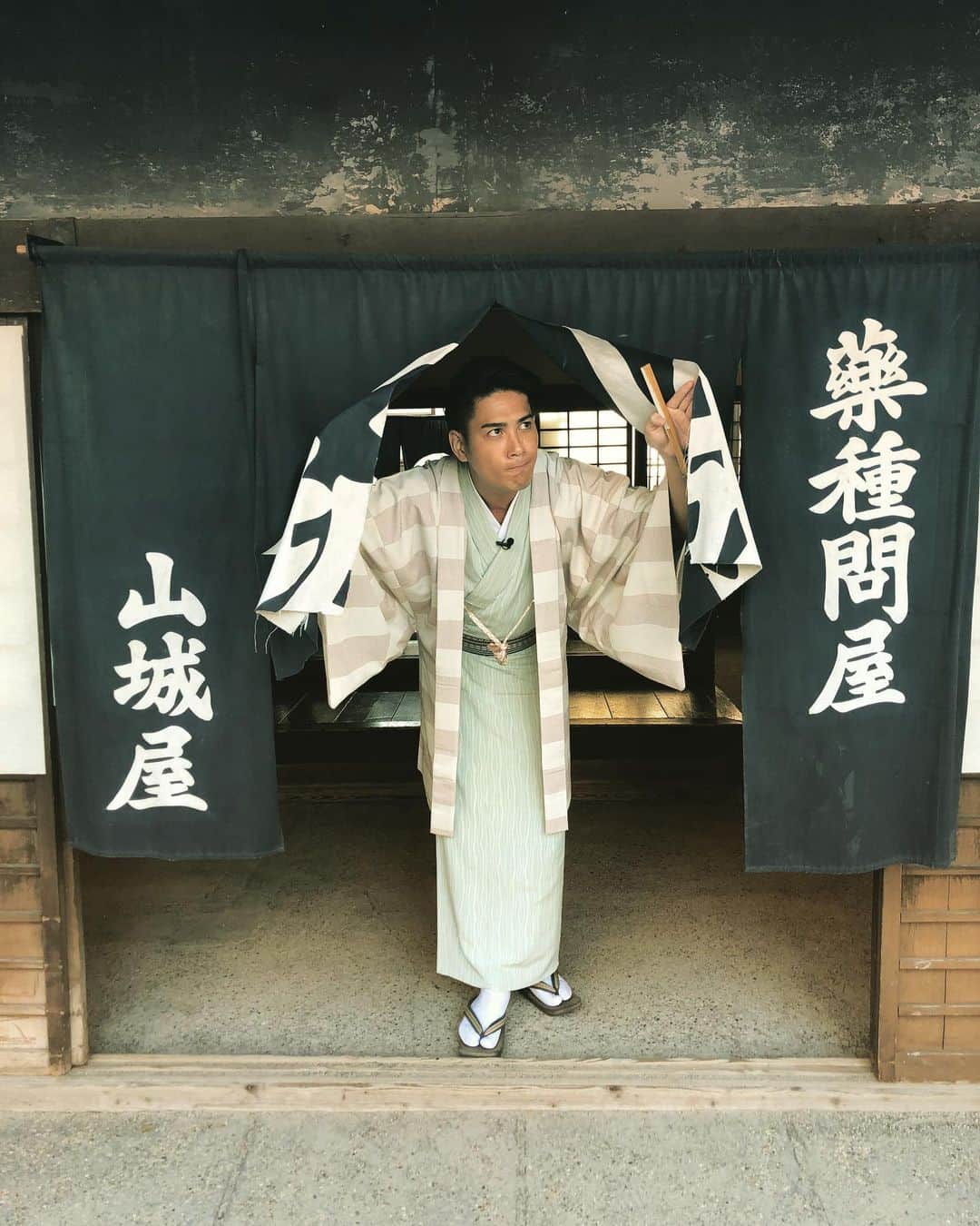瀧川鯉斗のインスタグラム：「京都、東映太秦撮影所での写真。 懐かしい。 撮影で京都通ってたなー。」